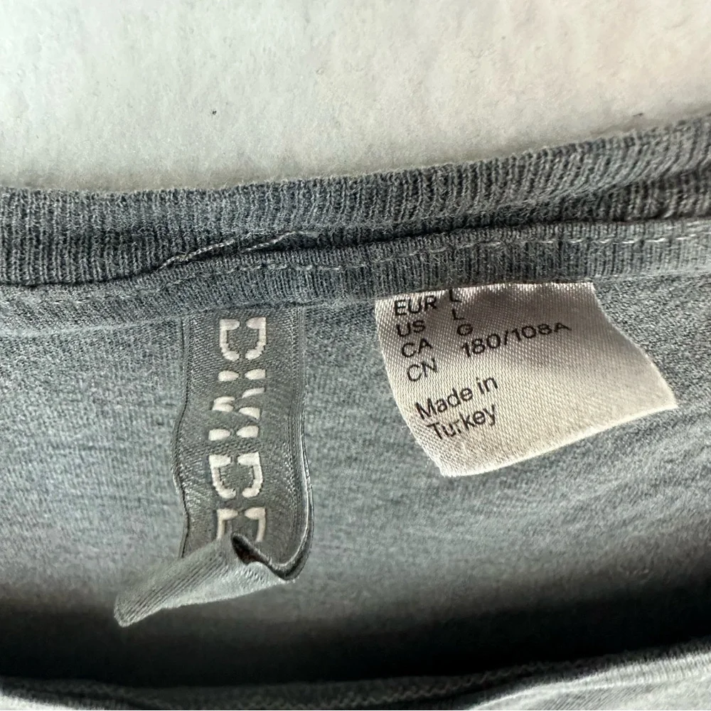 H&M Divided‎ Devils Rouge Skull Graphic T Shirt Women’s Large Grey